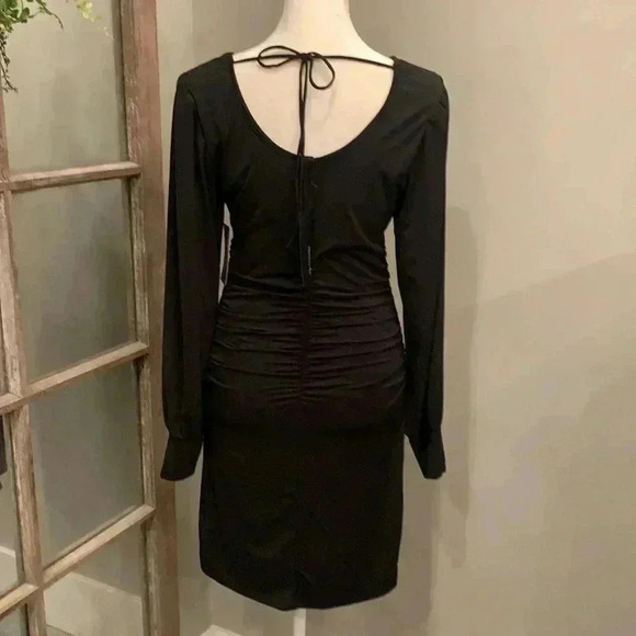 19 Cooper Ruched Dress with bow detail in back - Picture 4 of 5